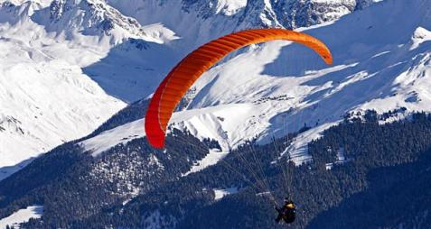 Olahraga Terjun Payung di Pegunungan Alpen
