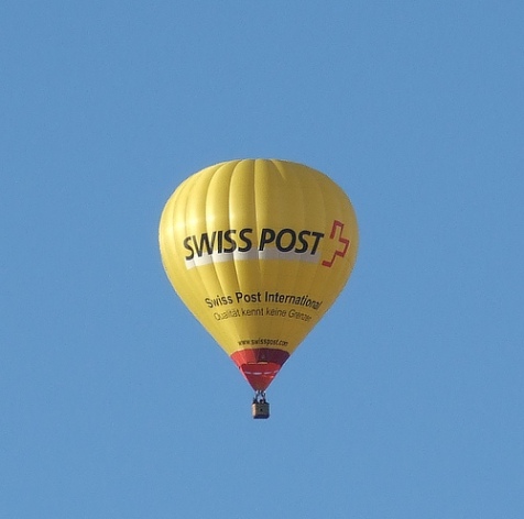 Balon Udara berlabel Swiss Post